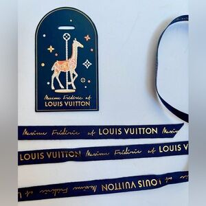 Louis Vuitton 53” navy blueue ribbon and gift card tag! New Yorker City cafe!